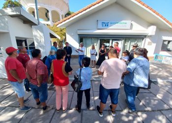 Falta de agua en la  Villa 25: hubo un reclamo de vecinos ante las puertas de Aysam