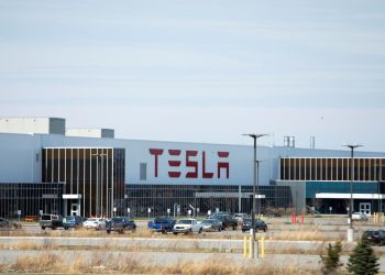 Tesla despide a docenas de empleados tras su intento de crear un sindicato