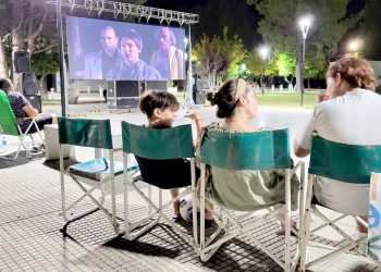 Finde XL: Cine en pantalla gigante,  patios de comida y artesanos en el Parque de los Jóvenes