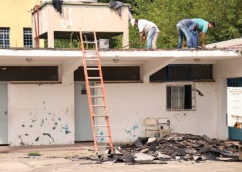 La Subsecretaría de Infraestructura Elemental  trabaja en diversos establecimientos escolares del sur