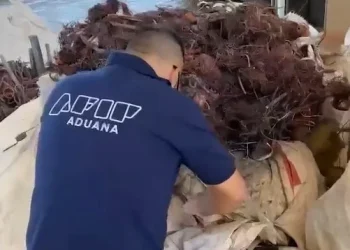 Frustraron un insólito y millonario contrabando de 18 toneladas de cobre y plomo en una caravana de autos en la Triple Frontera