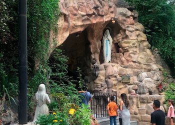 El fenómeno inexplicable de la Virgen de Lourdes en Córdoba: una imagen luminosa y un enigma sin resolver