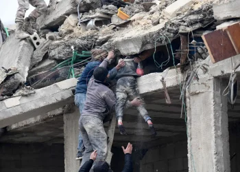 El impactante relato de un sacerdote argentino que vive en una de las zonas más golpeadas por el terremoto en Siria: “Es el caos sobre el caos”