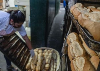 Inflación: el Gobierno dice que hay trigo suficiente para el pan y la harina, mientras se preocupa por el abastecimiento de la carne
