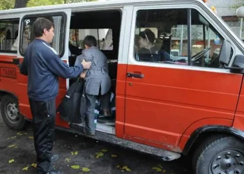 Menos vehículos y tarifas por las nubes: el transporte escolar costará hasta $25.000 por mes