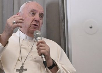 Papa Francisco: «Criminalizar a las personas con tendencias homosexuales es una injusticia»