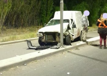 Un utilitario chocó a metros  de la rotonda de la Copa