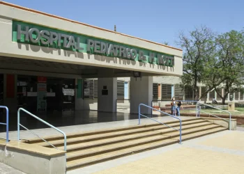 Un niño de un año quedó grave al caerle encima una tetera con agua hirviendo