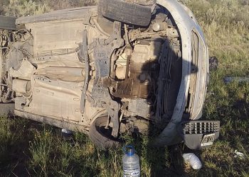 Un auto volcó cerca del arco de ingreso a San Rafael por ruta 143