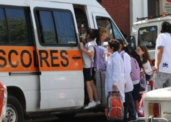 Producto de la crisis económica hay menos   transportes escolares circulando