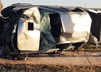 Accidente fatal en Catriel: una camioneta chocó contra un poste y una adolescente murió en la ruta