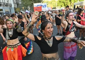 8M: miles de personas marcharon para reclamar en el Congreso­