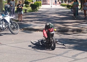 Siniestro vial frente a la Catedral: dos motociclistas lesionados