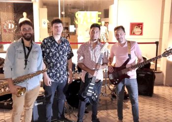 Músicos trabajan en el desarrollo de la banda “Modelo 80”