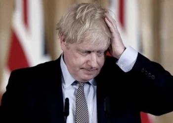 Johnson dice que no engañó intencionalmente al Parlamento británico por las fiestas durante el confinamiento