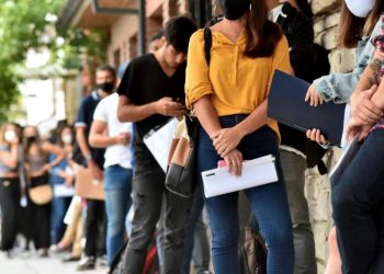La desocupación bajó al 6,3% y la tasa de empleo subió al 44,6% en el final del 2022