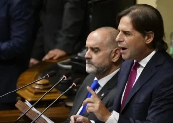 Lacalle Pou volvió a hablar de salir del Mercosur y anunció rebaja de impuestos en Uruguay