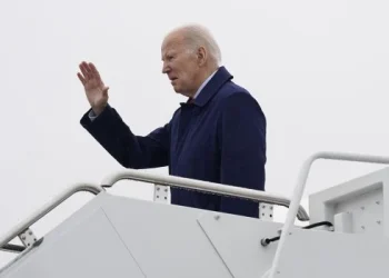Le extirpan a Biden una lesión cancerosa del pecho