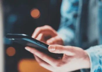 Le vino una fortuna para pagar de celular, se quejó y la respuesta de la compañía la dejó sin palabras: «Casi corto de la vergüenza»