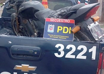 Motochorros: secuestran una moto y cascos