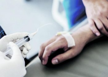 Por qué la eutanasia legal favorecería a las mujeres: “Podría aliviar el dolor de quienes más cuidan”