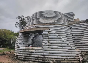 Qué es el superadobe, la técnica de bajo costo que avanza en construcciones de la provincia