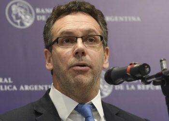 Sandleris advirtió que el canje de deuda “es indicio de un nuevo plan platita”
