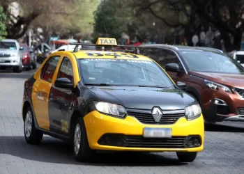 Taxis y remises: convocaron una audiencia para debatir un nuevo aumento de la tarifa