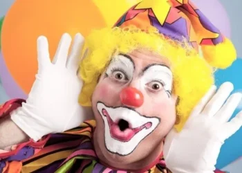 Un payaso fue contratado para un evento, pero cuando llegó al lugar quedó devastado al ver de qué se trataba: “Se nos partió el alma”
