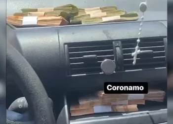 Lamentable: Un policía federal robó $100 mil y lo festejó con una foto en las redes