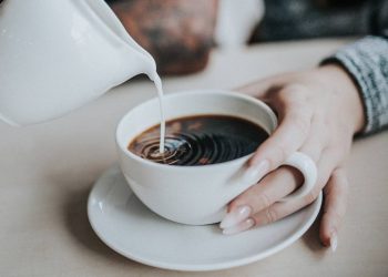 Murió tomando café: era alérgica, le dieron un cortado, sufrió un shock y cayó fulminada en segundos