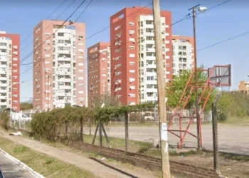 La esposa de un gendarme y su hijo de cinco años aparecieron muertos a balazos en su departamento del Gran Buenos Aires
