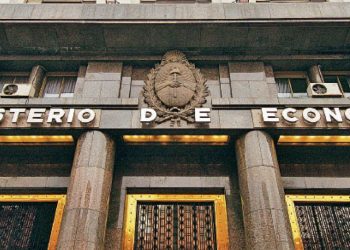 El déficit fiscal de febrero saltó a $228.000 millones y se complica el objetivo fiscal acordado con el FMI