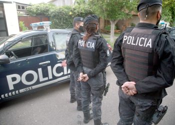 Robaban dos televisores  pero fueron detenidos