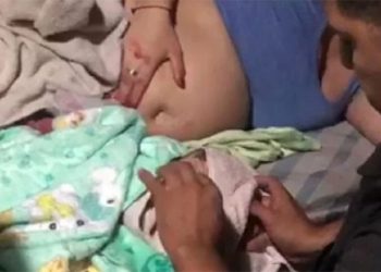 Conmovedor: un policía de la Ciudad de Buenos Aires reanimó a un bebé que había nacido sin signos vitales