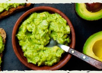 Pagó una fortuna por una palta, compartió su furia en Twitter y causó furor: «Más caro que el Sushi»