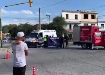 Otra tragedia en el país: Una nena de 4 años murió atropellada luego de caer a la calle desde el auto