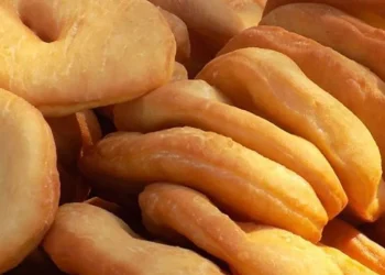 Tragedia en Río Negro: una mujer cruzó la ruta para venderle tortas fritas a un camionero y murió atropellada