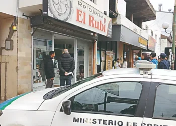 El robo del siglo: Hicieron un boquete y se llevaron 150 millones de pesos de una joyería de la ciudad chubutense de Esquel 