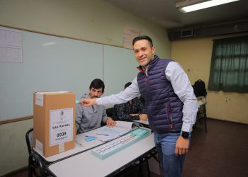 Adrián Reche fue uno de los primero en votar