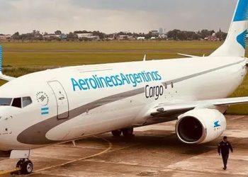 Aerolíneas Argentinas presentó en Ezeiza el primer avión para su negocio de cargas