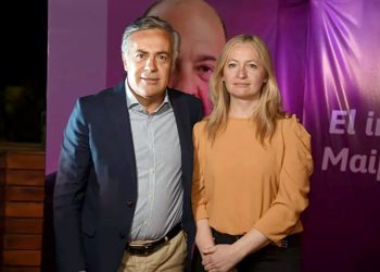 Alfredo Cornejo presentó a la doctora Hebe Casado como su vice en la fórmula por la gobernación