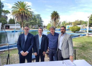 Félix confirmó las obras de conexiones de cloacas para miles de hogares y la ampliación de la planta de agua potable