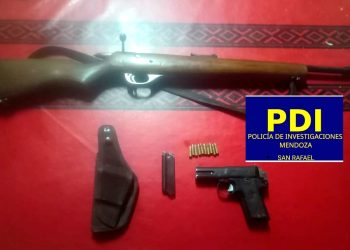Era buscado por estafas y lo encontraron con armas en su poder