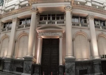 El Banco Central subió de 81% al 91% la tasa de interés para frenar al dólar