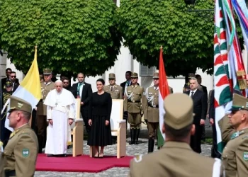 El Papa en Hungría instó a Europa a unirse para poner fin a la guerra en Ucrania