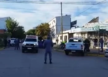 Un nuevo femicidio en el país: Una mujer fue asesinada a balazos dentro de su coche por su expareja, quien luego se suicidó