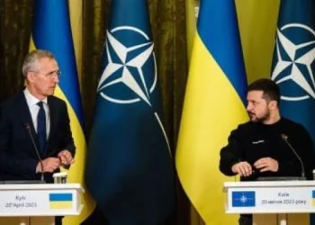 El secretario general de la OTAN visitó a Ucrania y aboga por su ingreso a la alianza