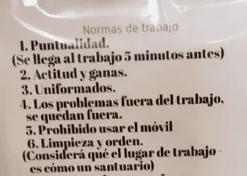 “Esclavos en el siglo XXI”: las polémicas 11 normas de un restaurante para sus mozos que generaron bronca y repudio
