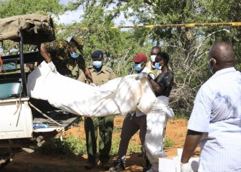 Espeluznante: encontraron cadáveres de miembros de secta religiosa en una fosa común en Kenia